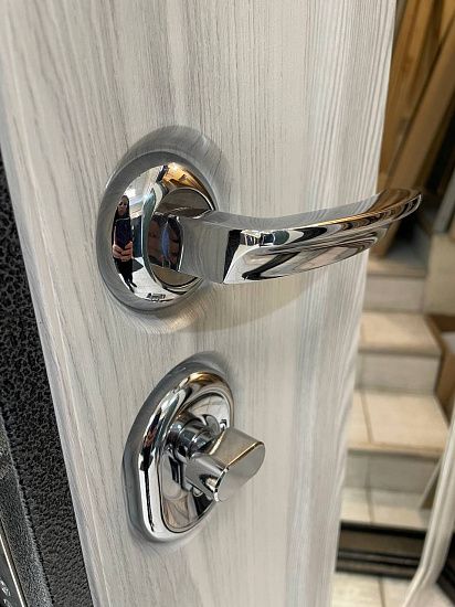 Входная дверь  